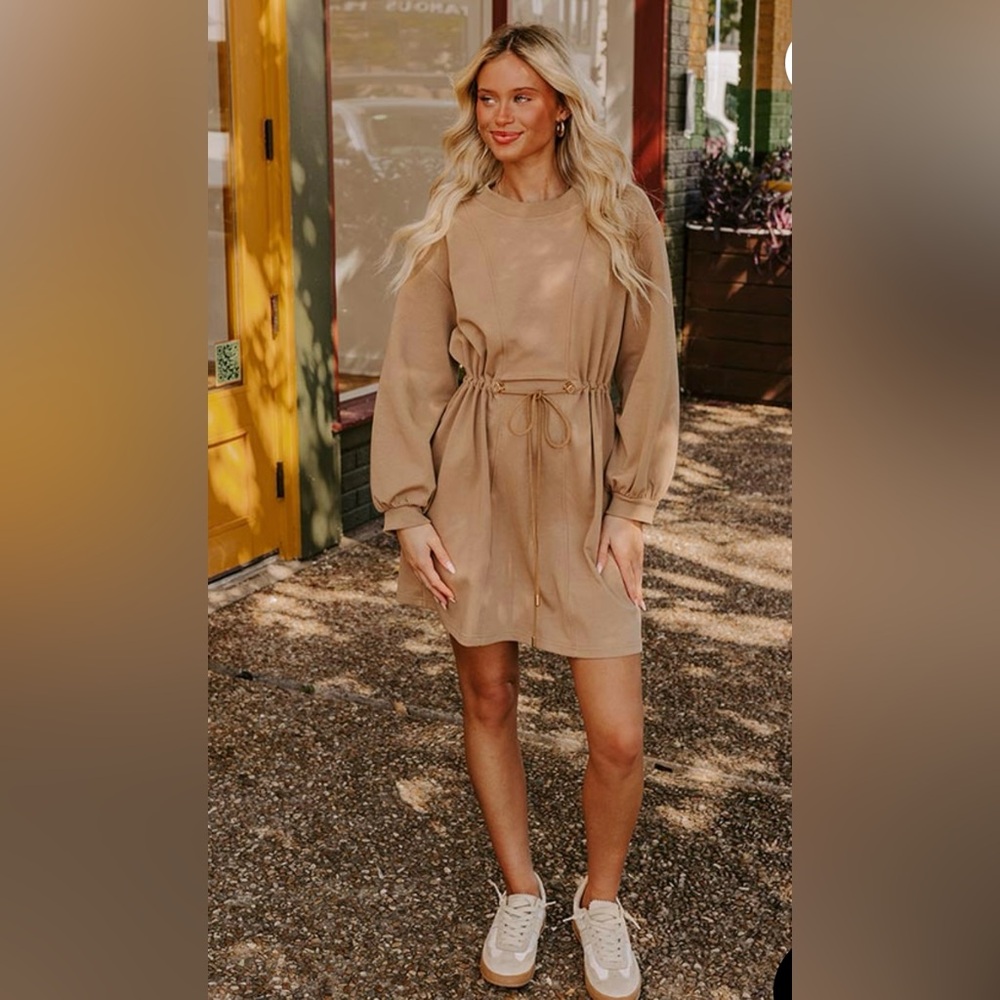 DRAWSTRING
MINI DRESS IN ICED MOCHA